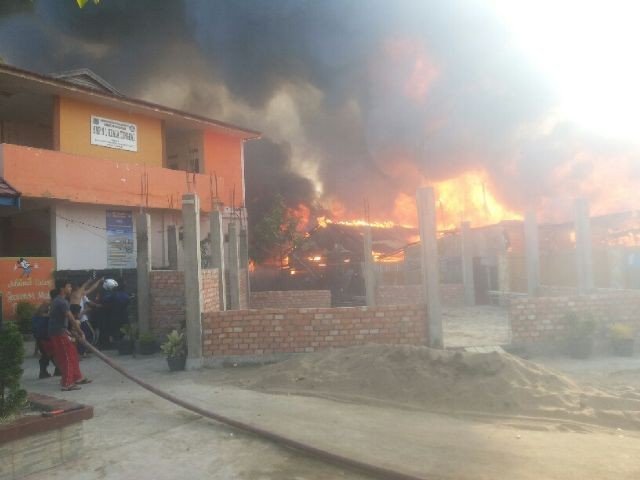 Suasana kebakaran yang terjadi di Tungkal