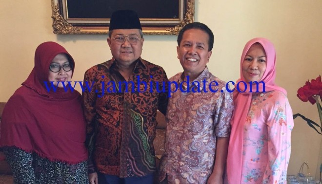 Sofia Fattah, Abdul Fattah, Syahirsah dan Yuninnta Syahirsah usai pertemuan di kediaman Abdul Fattah