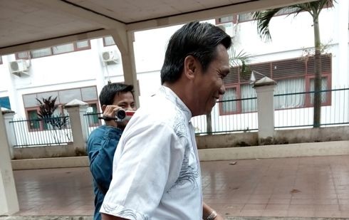 Jumisar usai diperiksa di Kejari Jambi Jumat (7/8)