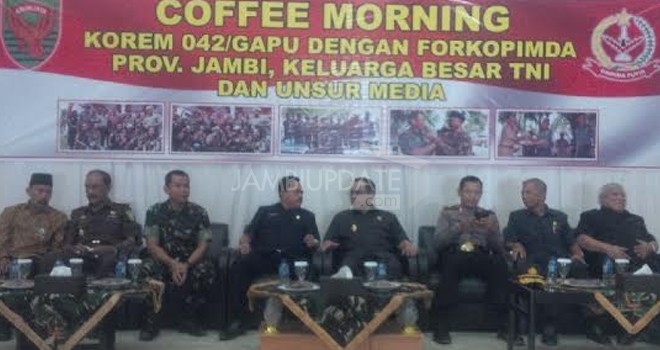 Korem 042/Garuda Putih, gelar Coffee Morning dengan unsur media di Jambi.
