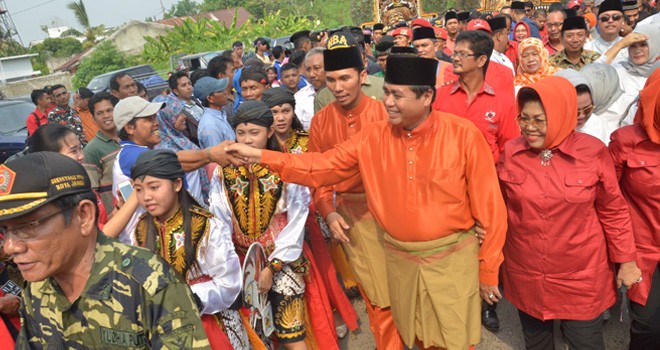 Edi Purwanto, Hasan Basri Agus (HBA) dan istrinya Yusniana.