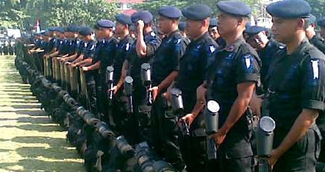 Bantu Padamkan Api, Hari Ini 200 Personel Korps Brimob Mabes Polri ...