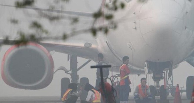 Kondisi kabut asap di Bandara STS Jambi.