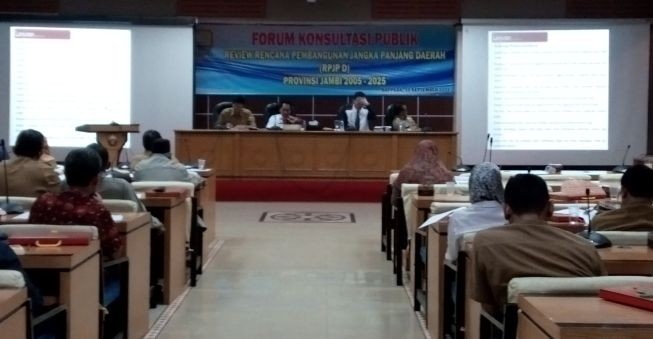 Rapat Forum Konsultasi Rencana  Pembangunan Jangka Panjang Daerah (RPJP D) Provinsi Jambi Selasa siang ini (15/9).