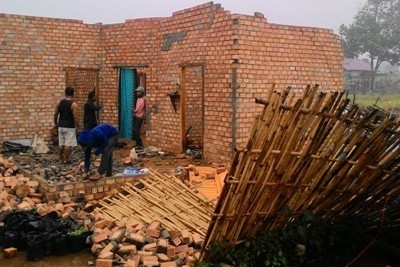 Rumah warga Tanjabtim yang diterjang angin puting beliung