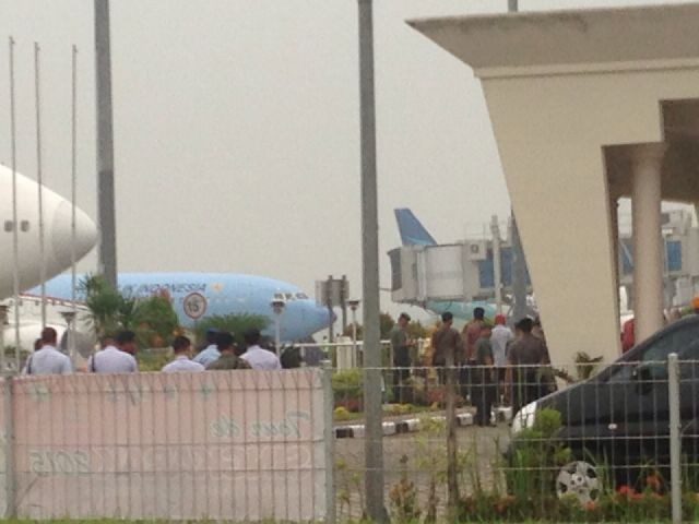 Pesawat kepresidenan mendarat di Padang
