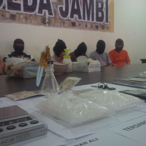 Barang bukti narkotika jenis sabu yang diamanakan di Mapolda Jambi