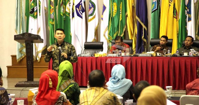 Walikota Jambi H. Syarif Fasha menjadi nara sumber pada Rapat Koordinasi Staf Ahli Bupati dan Walikota di Kementerian Dalam Negeri untuk wilayah Sulawesi dan Kalimantan, Selasa (13/10).