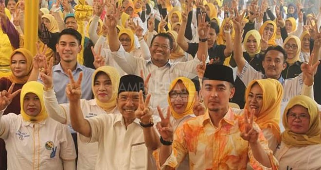 Ratusan kaum hawa yang tergabung dalam Tim Relawan Putri Selaras Pinang Masak Provinsi Jambi siap memenangkan pasangan Zumi Zola -Fachrori.