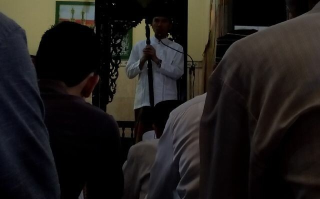 Edi Purwanto saat menjadi Khatib Jumat di Masjid Nurul Hikmah, Jelutung, Kota Jambi. 