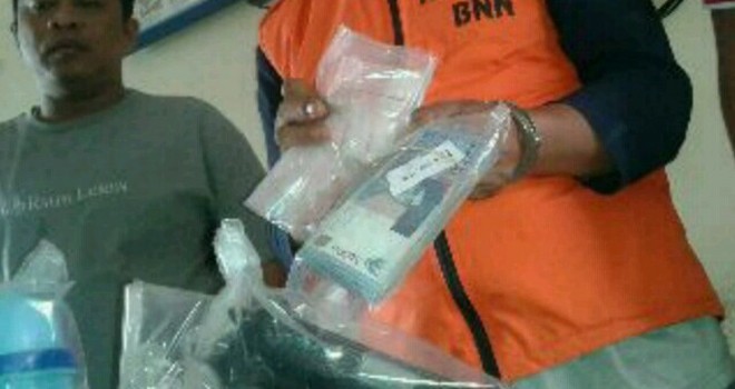 BNNP mengamankan seorang pengedar narkoba. Dalam melancarkan aksinya, ia mengaku sebagai wartawan.