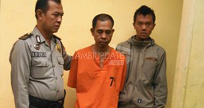 US dan barang bukti satu unit sepeda motor yang diamankan di Mapolres Merangin.