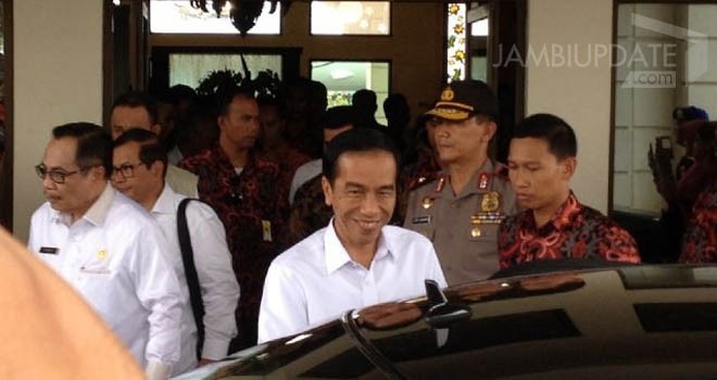 Presiden Indonesia ke-7, Joko Widodo bersama Istri Iriana Widodo akhirnya tiba di bumi sepucuk Jambi Sembilan Lurah.
