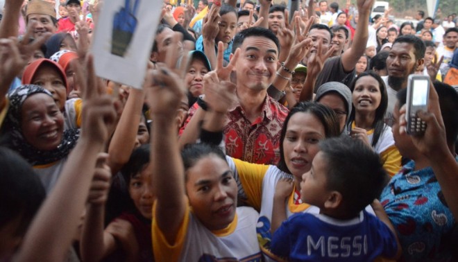 Zumi Zola saat berada di Desa Selat, Pemayung, Batanghari