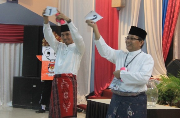 Edi Purwanto dan Fachrori Umar saat pencabutan nomor urut beberapa waktu lalu. Keduanya mengaku tidak ada persiapan khusus untuk menghadapi debat ini
