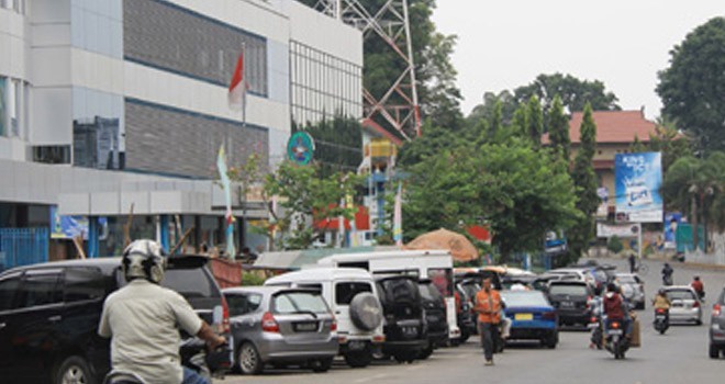 Jalan Sutomo, tepatnya di depan RS Theresia Jambi.