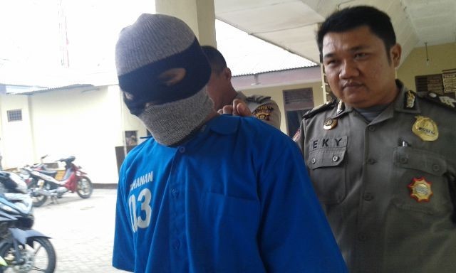 Herman, saat diamankan di Mapolsek Kotabaru 