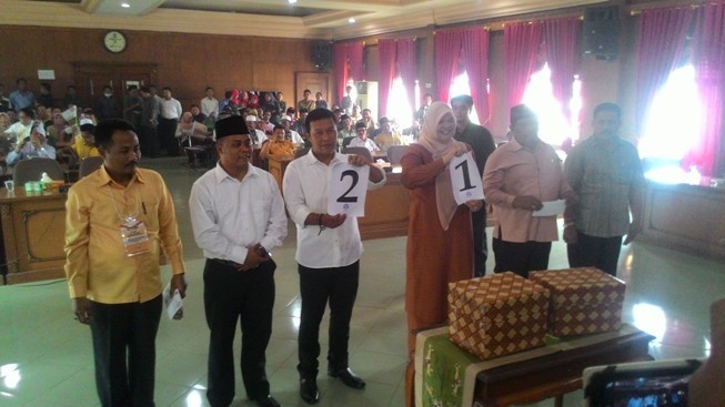 Pasangan Calon Bupati dan Wakil Bupati Tanjab Timur RR dan DiGas saat pencabutan nomor urut beberapa waktu lalu