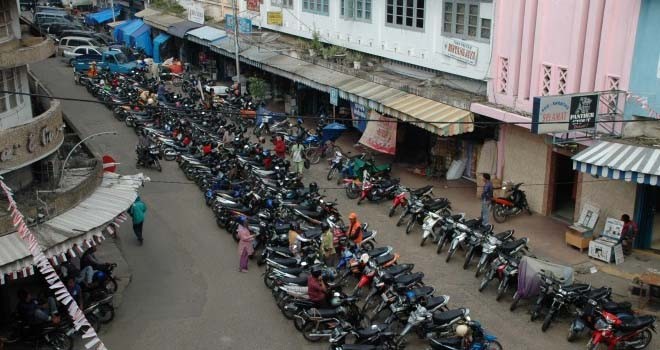 Area parkir kenderaan roda dua di Pasar Kota Jambi.