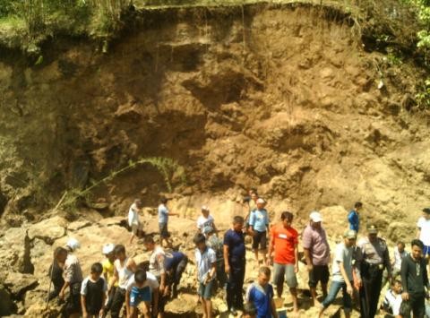 Longsor di Sungai Penuh siang ini (7/12)