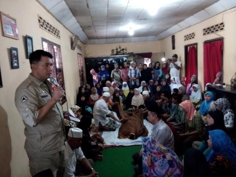 Walikota Jambi nyelawat ke rumah Almarhum Ahmad, warga Handil yang tewas terseret arus Minggu (14/12) kemarin. 