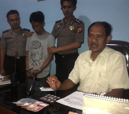 Tersangka saat diamankan di Mapolres Muarojambi