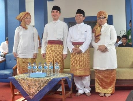 Pasangan calon terpilih Zumi Zola dan Fachrori Umar