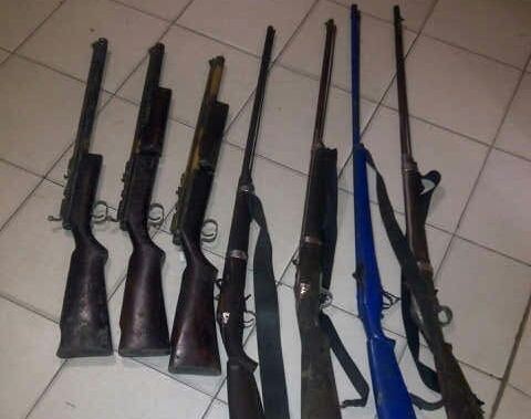 Seni rakitan laras panjang yang diamankan aparat kepolisian dari lokasi pemumikan warga SAD di Merangin (17/12)