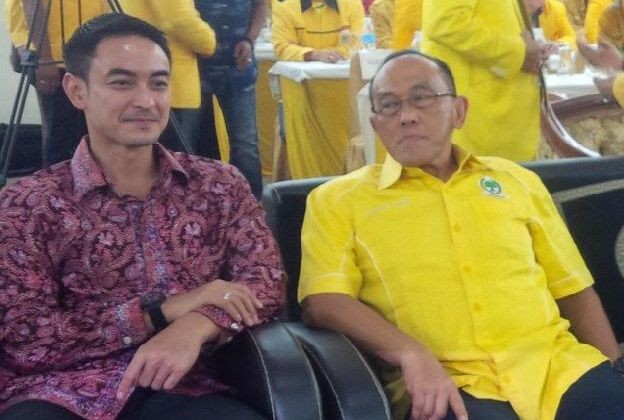 Zumi Zola dan ARB di Musda DPD I Golkar Jambi di Novita Hotel Minggu sore (20/12)