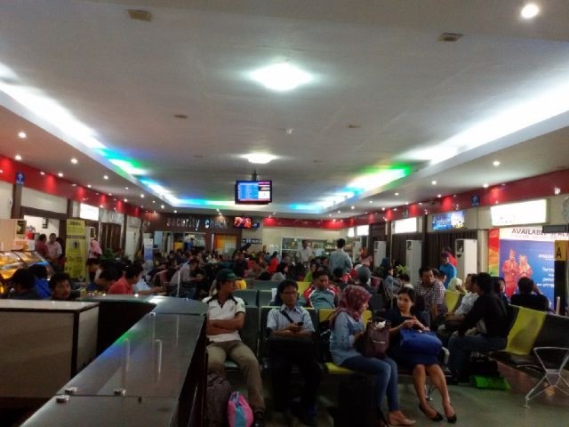 Ruang tunggu penumpang bandara STS Jambi yang lama. Terminal lama bakal beralih fungsi paska dioperasikannya terminal yang baru