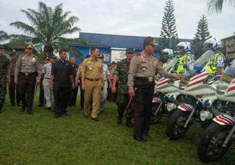 Kapolda Jambi saat gelar pasukan Ops lilin 2015