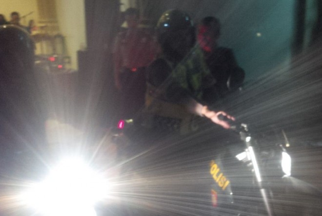 Danrem dan Kapolda Jambi pantau suasana malam tahun baru di Kota Jambi dengan berkeliling menggunakan sepeda motor malam ini (31/12)