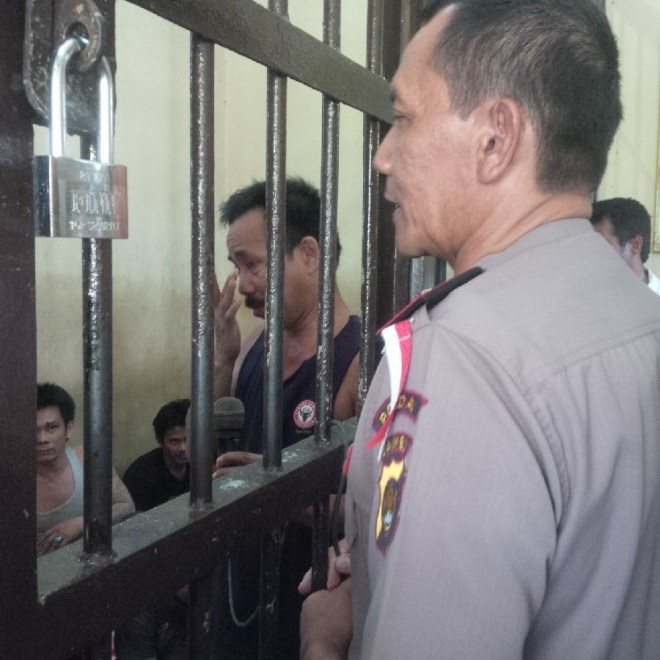 Kapolda saat menyambangi sel tahanan