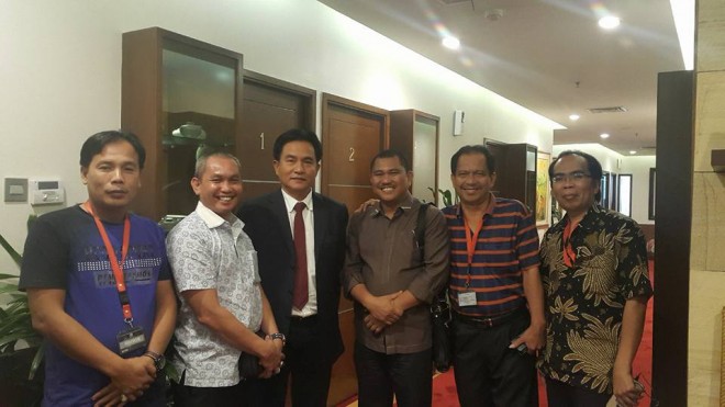 Rombongan Cabup Bungo H Mashuri, Wasekjend DPP PAN Mahili dan rekan usai bertemu dengan Prof Yusril di Towwer Cassablanca, Jakarta sore ini (5/1)