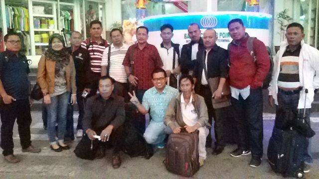 Rombongan Kades Favorit Jambi Ekspres saat  bertolak ke Singapura via Batam