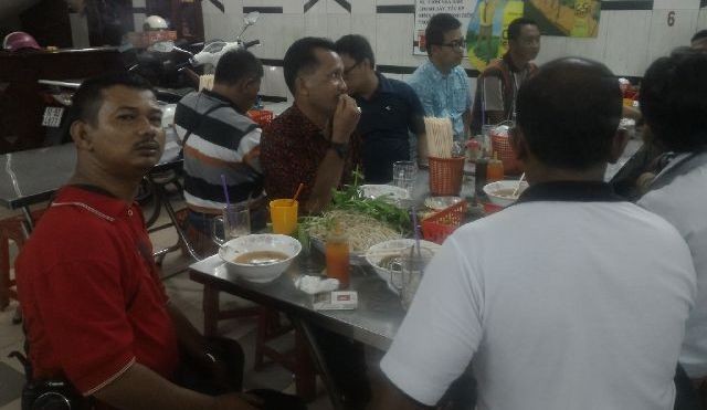 Rombongan Kades Favorit Jambi Ekspres sarapan pagi di salah satu tempat di Ho Chi Minh City Vietnam