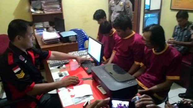 Empat tersangka pencuri motor saat di Mapolsek Jelutung, Kamis (14/1)