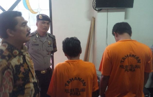Dua tersangka kasus pembunuhan Oyong saat diamankan di Mapolda Jambi beberapa waktu lalu