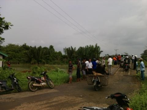 Lokasi kecelakaan tunggal mobil PNS Tanjab Timur di Kecamatan Sabak Timur