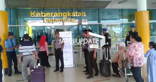 Pengamanan di terminal Bandara Baru Sultan Taha Jambi mulai diperketat hari ini (15/1)
