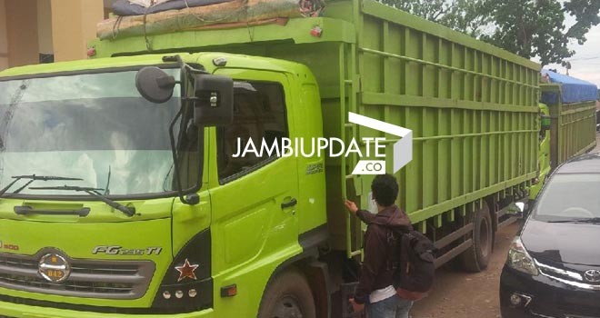 Kayu ilegal yang berhasil diamankan oleh aparat kepolisian