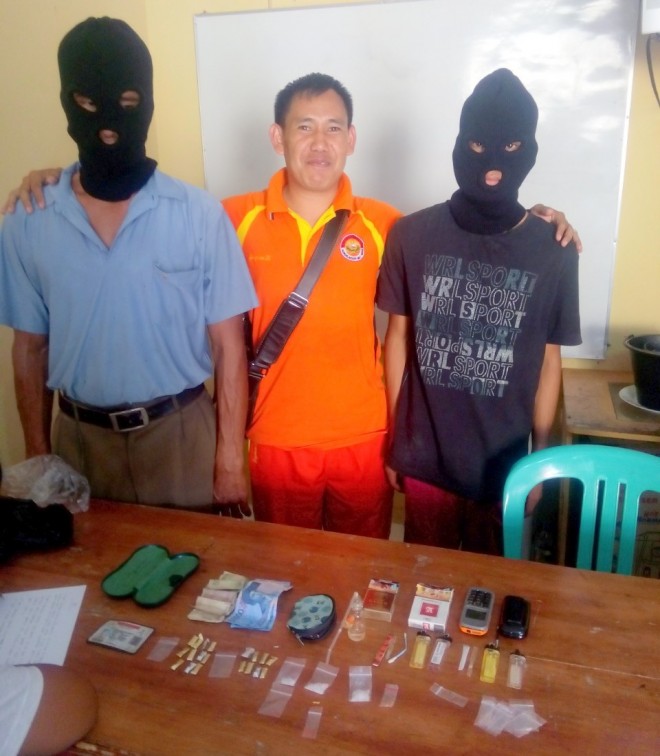 Tersangka dan barang bukti saat diamankan di Mapolres Bungo, Sabtu (16/1) siang