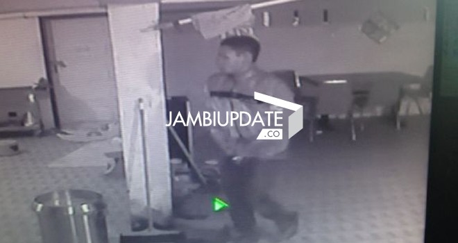Pelaku perampokan di rumah makan Puri Minang terekam CCTV