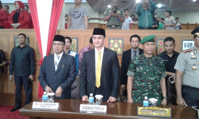 Zumi Zola, Fachrori dan Danrem Jambi Kol Makmur saat sidang paripurna di DPRD Provinsi Jambi sore ini (25/1)