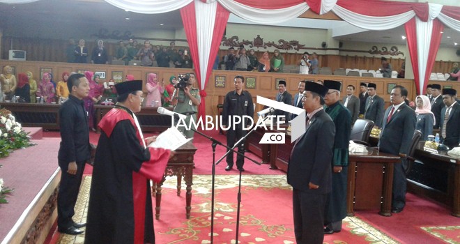 Chumaidi Zaidi dilantik sebagai Wakil Ketua DPRD Provinsi Jambi menggantikan Edi Purwanto (25/1)