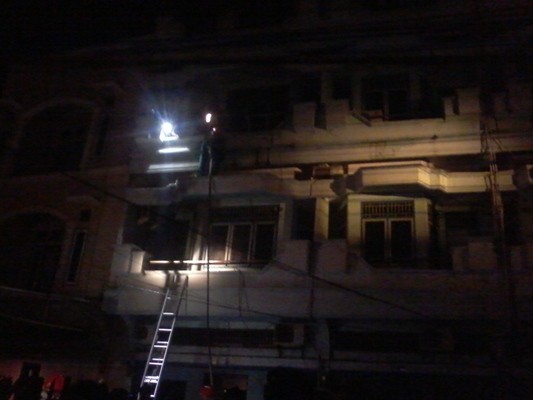 Kebakaran yang terjadi di Jelutung, Kota Jambi, Sabtu (30) malam