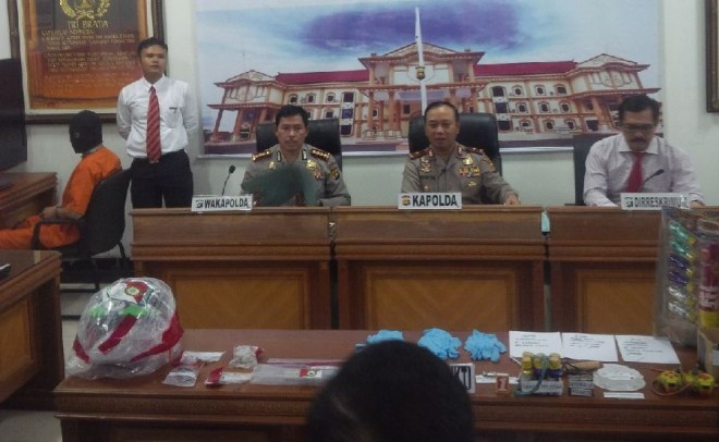 Jumpa pers Kapolda Jambi Brigjend Pol Musyafak soal peledakan bom (1/2)