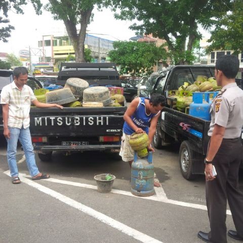Kedua tersangka saat di Mapolda Jambi
