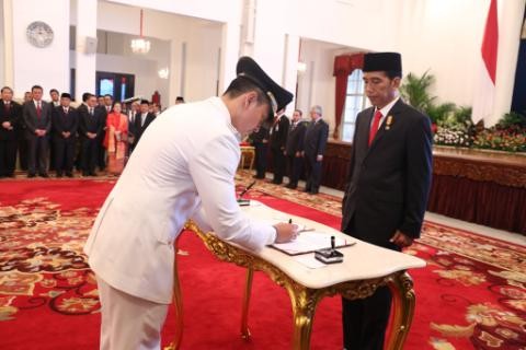 Pelantikan Zumi Zola di Istana Negara Jakarta