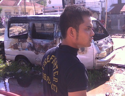 Mobil Carry yang terbakar di Desa Aur Duri, Kecamatan Pondok Tinggi, Kota Sungaipenuh, Minggu (14/2) sore.